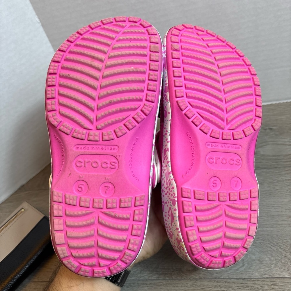 Womens 7 / Mens 5 Crocs Barbie Classic Clog Pink And White With Charms - Picture 7 of 9